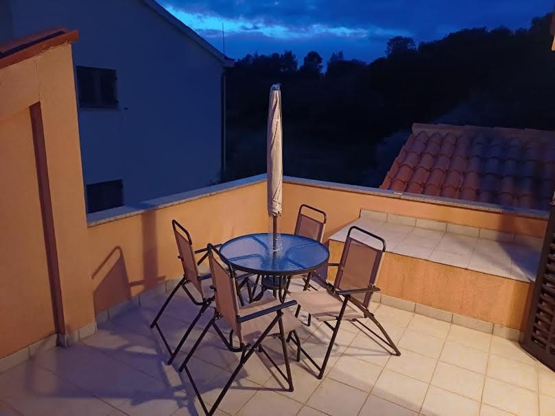 Apartmani Delas 2 Pjescana Uvala Exteriör bild