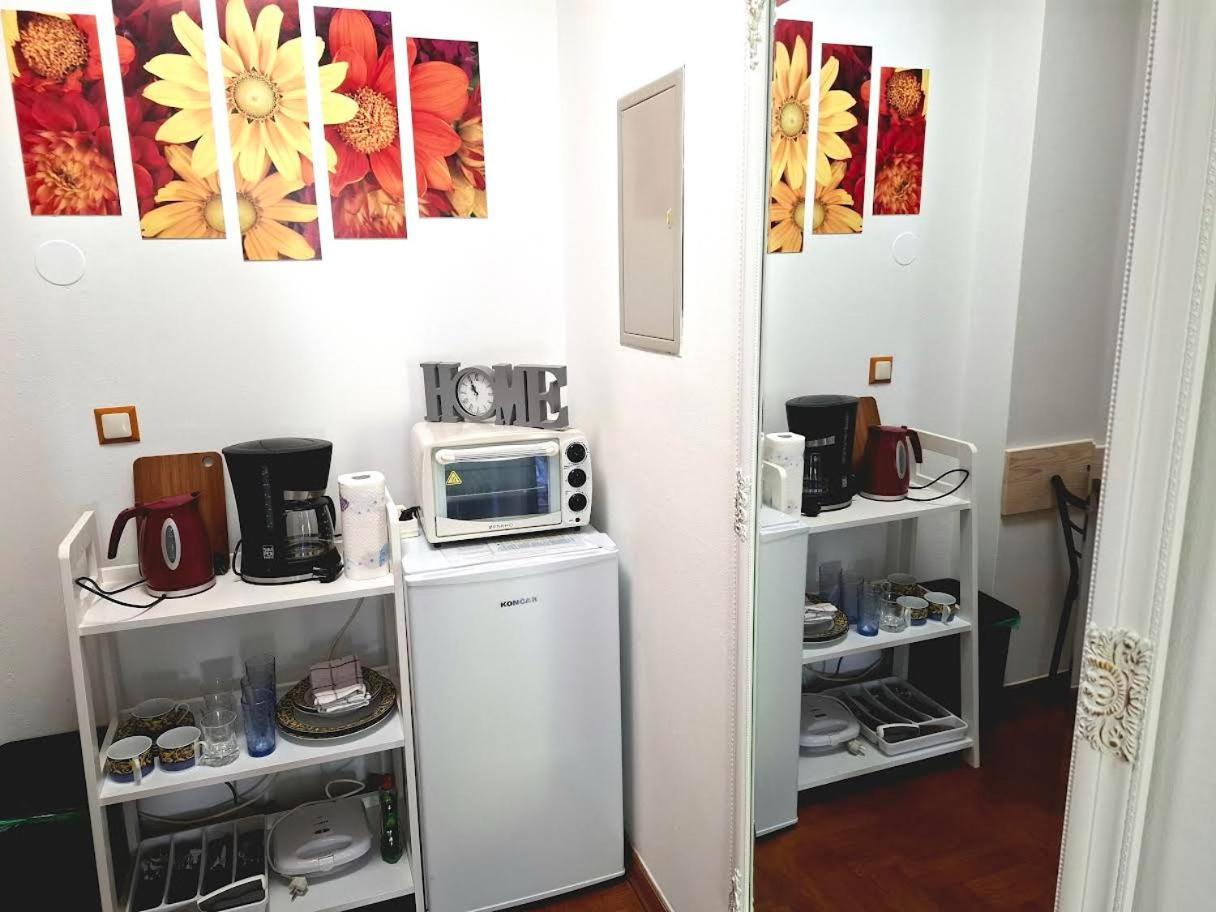 Apartmani Delas 2 Pjescana Uvala Exteriör bild