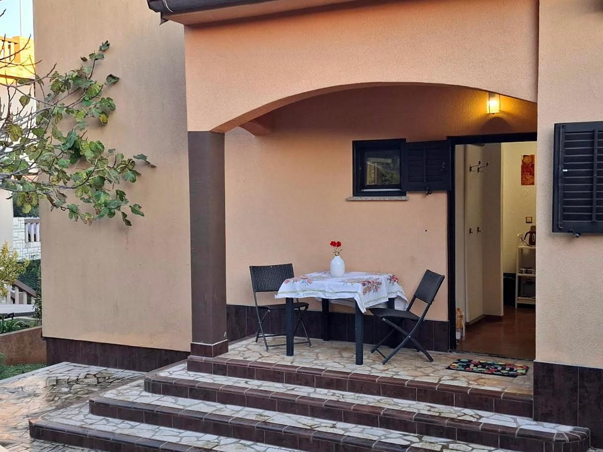 Apartmani Delas 2 Pjescana Uvala Exteriör bild